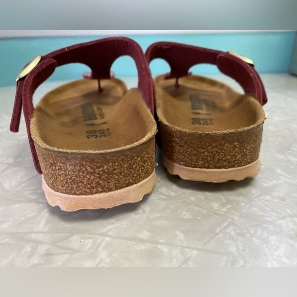 Birkenstock Gizeh Sandals. - Picture 5 of 9